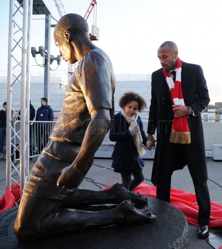 Thierry Henry a sa statue à l’Emirates Stadium