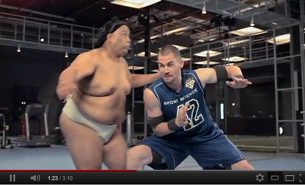 (Vidéo) Un joueur NBA défie un sumo !