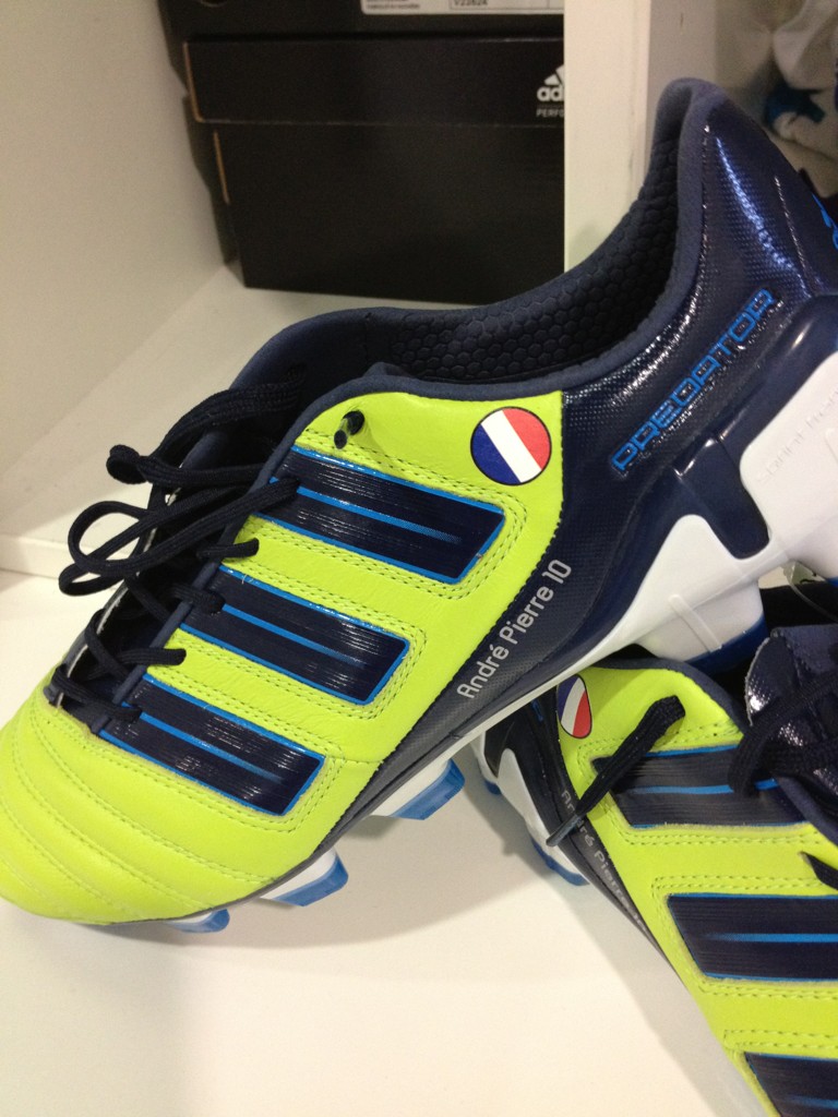 (Twitpic) Gignac vous présente ses nouvelles Adidas Prédator