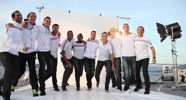 La team olympique adidas pose devant l’objectif de David Ken (LOL Project)