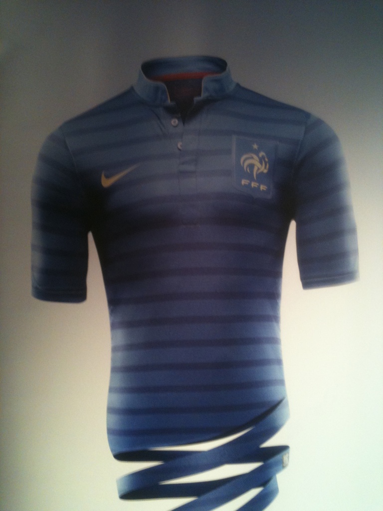 Foot : Voici le nouveau maillot Nike de l’équipe de France pour l’Euro 2012 (domicile)
