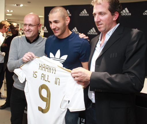 Karim Benzema scelle son avenir avec Adidas sur les Champs Elysées