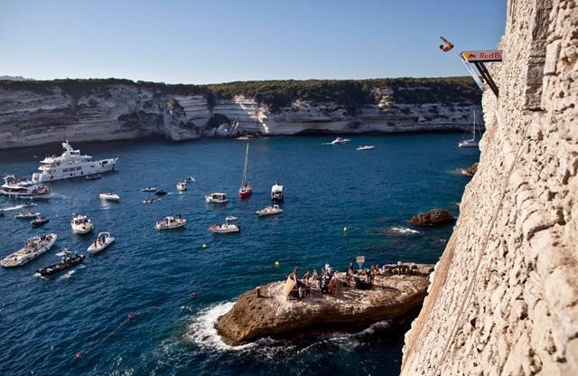 La Corse nouveau terrain de jeu du Red Bull Cliff Diving 2012