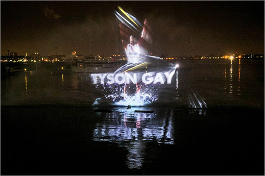 Ryan Lochte et Tyson Gay en hologrammes dans Boston avec Gillette