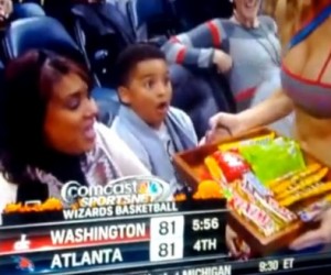 Un jeune fan tombe amoureux d’une Cheerleader NBA des Hawks d’Atlanta
