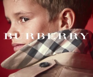 Le fils de David Beckham (Romeo) dans la nouvelle publicité Burberry