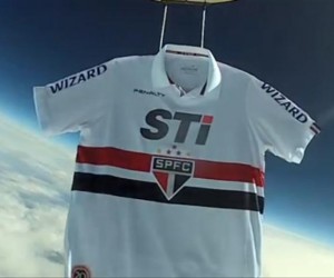 L’équipementier Penalty envoie le nouveau maillot de São Paulo dans l’Espace