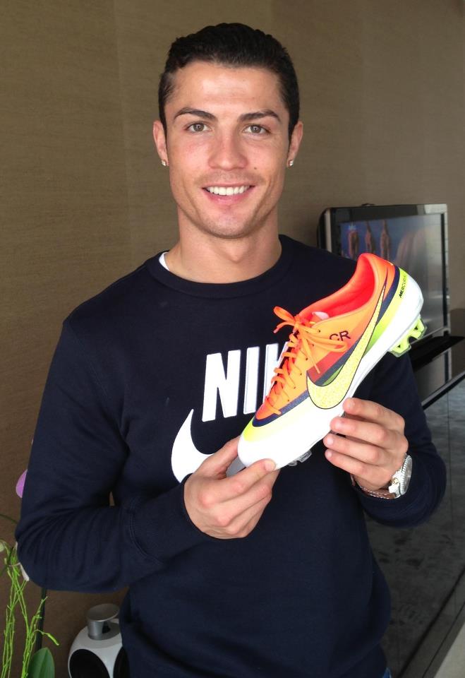 Nouvelle paire Nike Mercurial Vapor IX pour Cristiano Ronaldo (Collection CR7 Ã©tÃ© 2013 