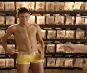 La publicité des sous-vêtements Lupo avec Neymar crée la polémique auprès de la communauté Gay