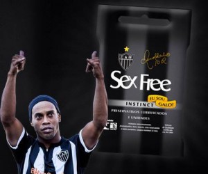 Ronaldinho prête son image à une marque de préservatif (Sex Free)