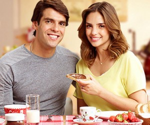 Kaka et sa femme Carol Celico dans la nouvelle pub TV Nutella au Brésil
