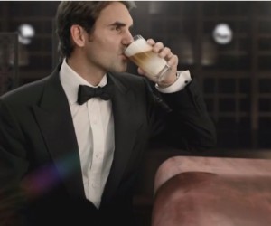 Roger Federer joue l’homme élégant dans la nouvelle pub des machines à café JURA