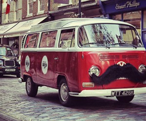 Bridgestone se mobilise pour Movember et part à la recherche des plus belles moustaches