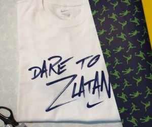 Zlatan Ibrahimovic offre un t-shirt Nike « Dare To Zlatan » à Cristiano Ronaldo pour son anniversaire