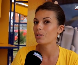 L’hôtesse LCL qui a mis un vent à Nibali sur le podium du Tour de France 2014 s’explique (Interview vidéo)