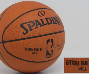 Le compte Twitter @NBA fait son apparition sur le ballon officiel pour la saison 2014/2015