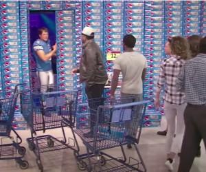 Pepsi célèbre la NFL avec une « Can Cave » organisée dans un supermarché