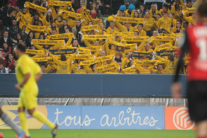 club supporters arbitres la poste jaune