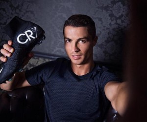 Cristiano Ronaldo portera une paire de Nike Mercurial Superfly CR7 noire et pailleté contre le FC Barcelone