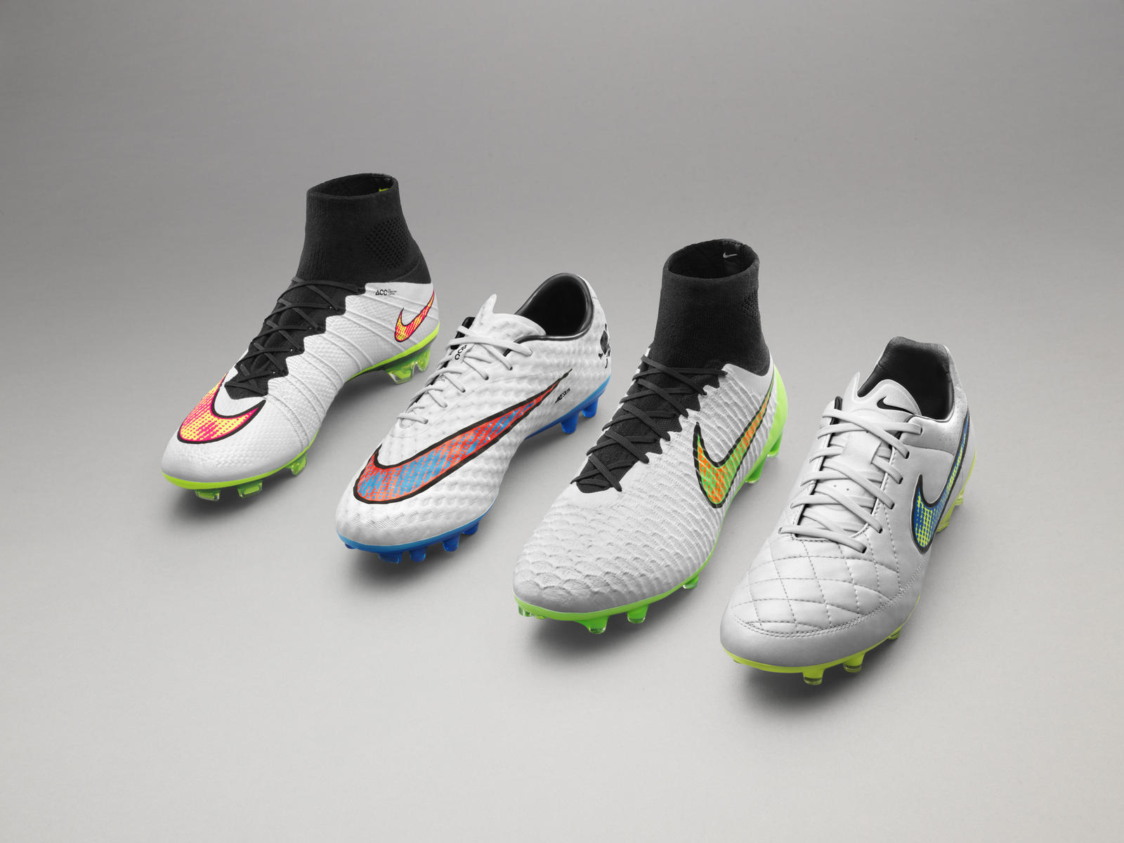 Nike football « Shine Through » white boots magista