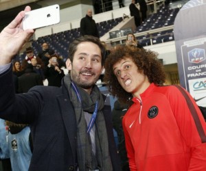 PSG – Le PDG d’Instagram Kevin Systrom en selfie avec David Luiz au Parc des Princes