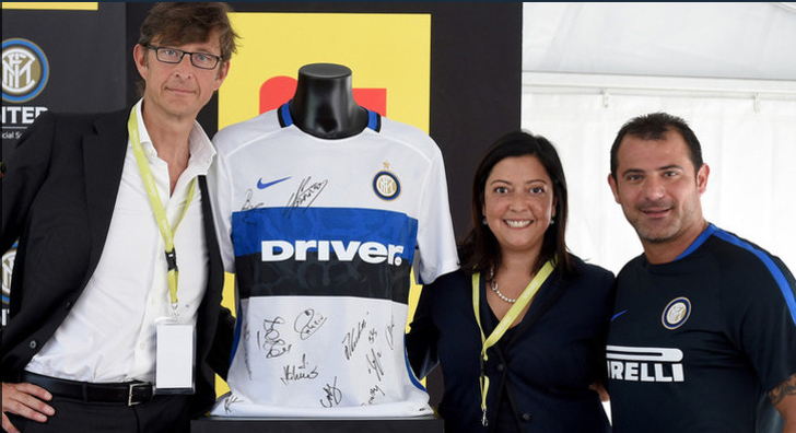 Inter Milan driver sponsor maillot extérieur