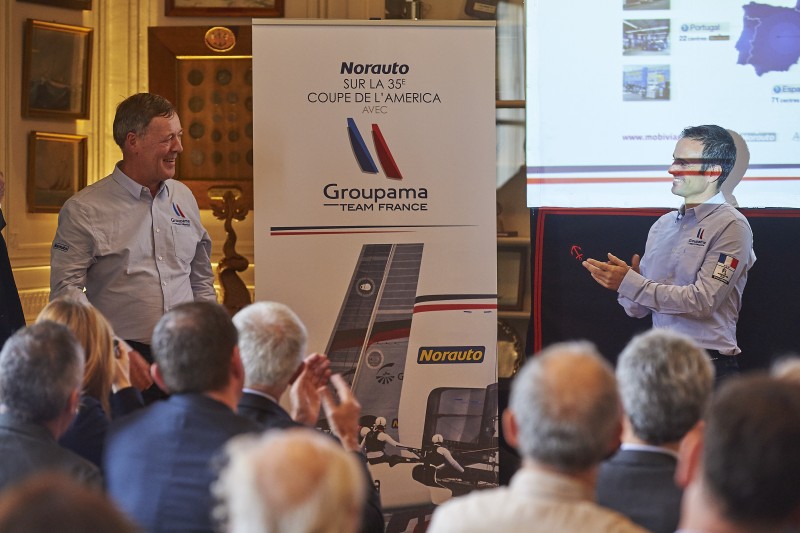 Paris Yacht Club de France, le 22février 2016, conférence de presse partenaire officiel Norauto. Groupama team France, Franck Cammas et Thibaut Derville, Directeur Général de la filiale Belge de Norauto, Auto 5