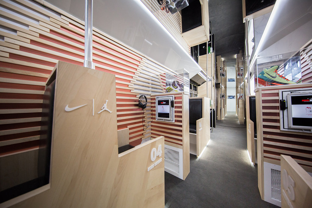 intérieur SNKRS XPRESS train Nike toronto 2016 NBA all star game tramway