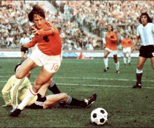 Quand Johan Cruyff a fait retirer une bande adidas sur son maillot des Pays-Bas lors de la Coupe du Monde 1974
