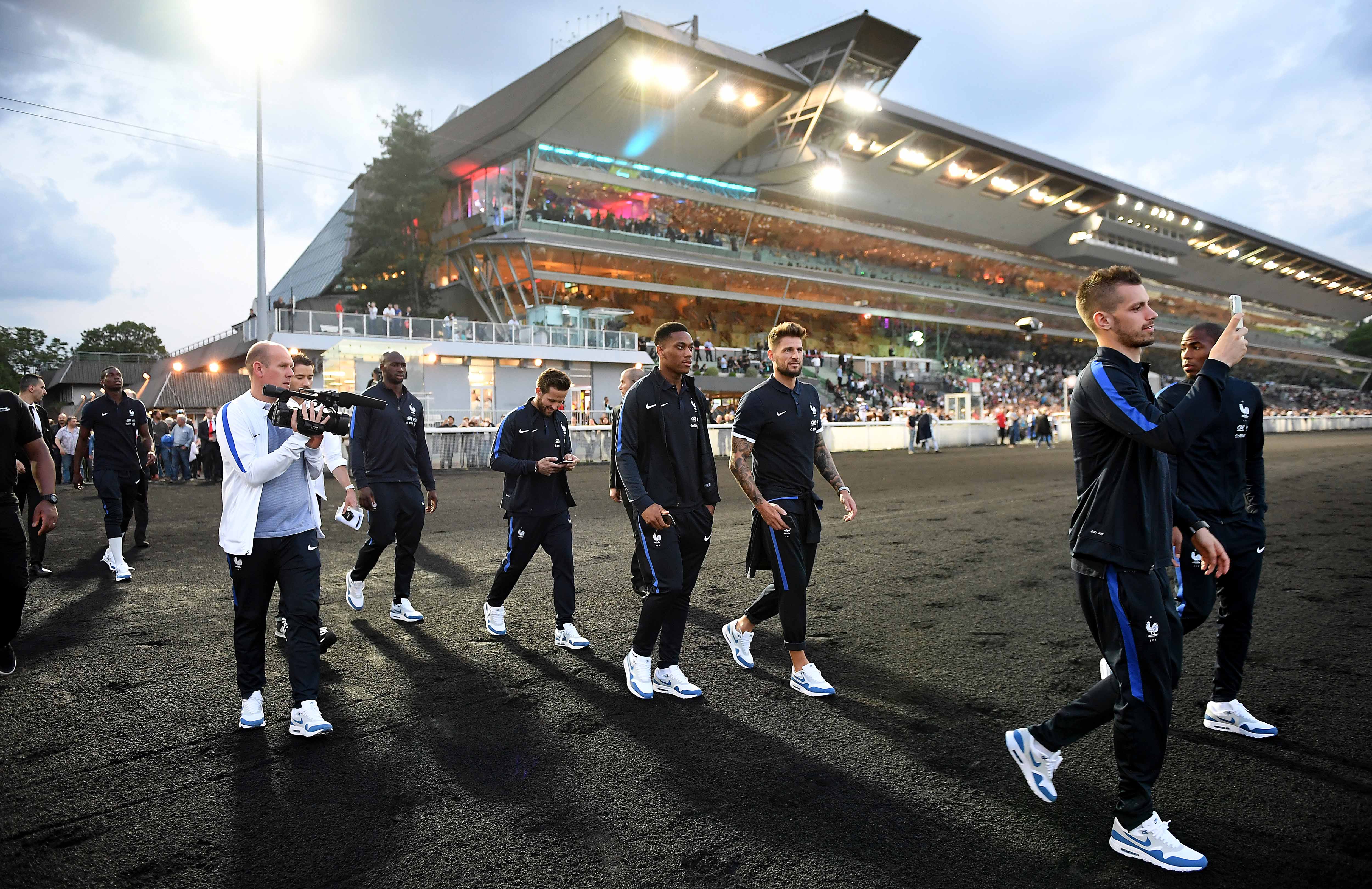 Les bleus hippodrome vincennes PMU UEFA EURO 2016 AFP PHOTO FRANCK FIFE