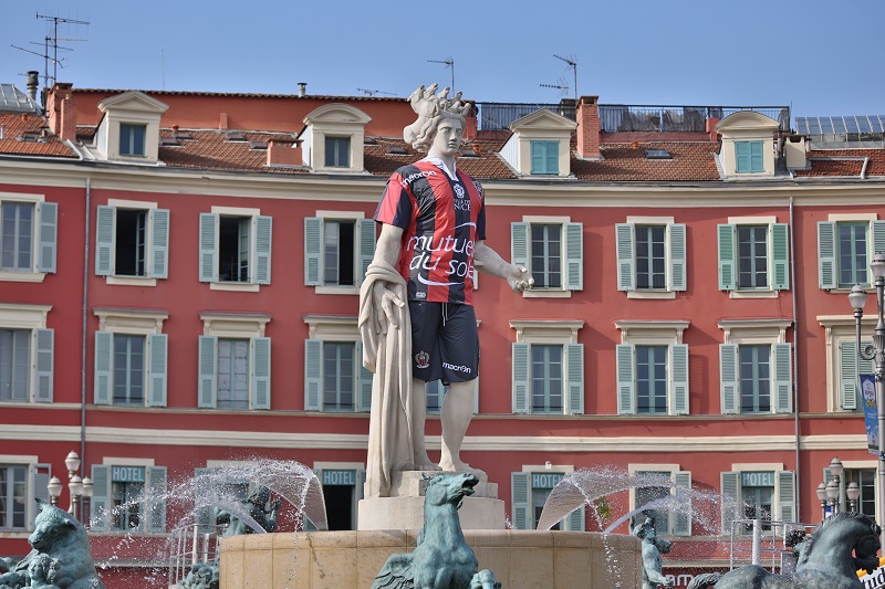 nouveau maillot OGC Nice macron statue apollon football