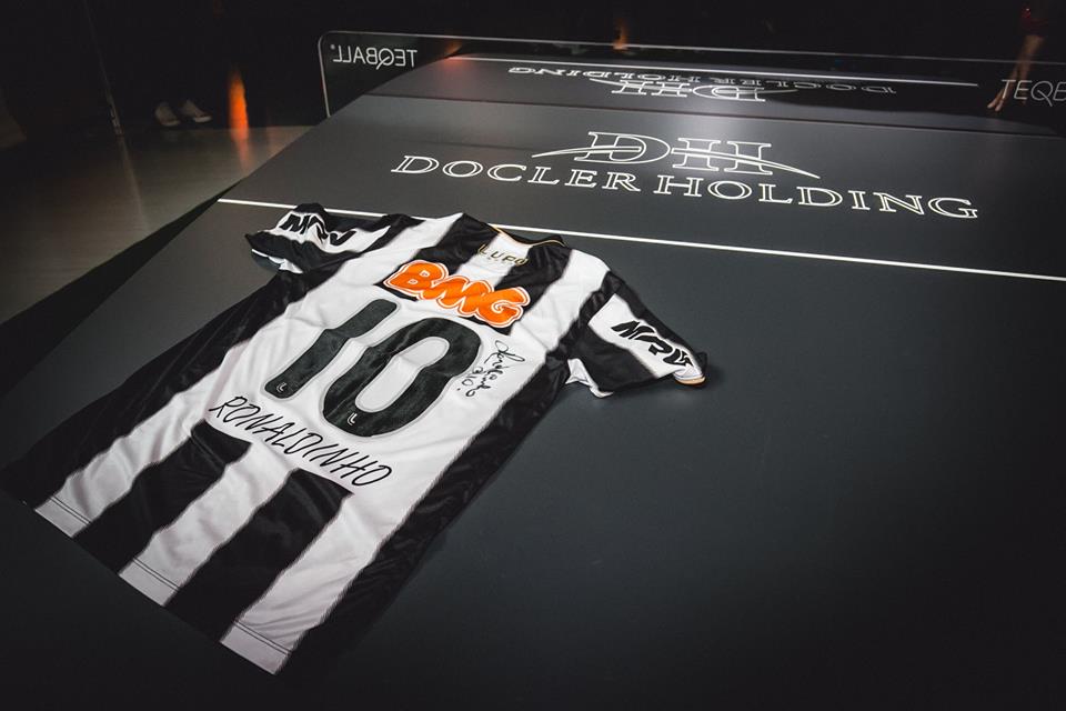 teqball-docler-holding-ronaldinho