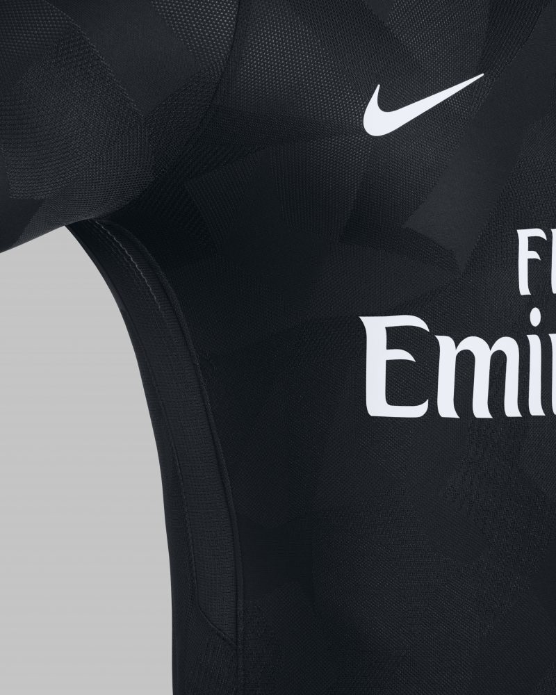 Club : Le maillot extérieur 2017/2018 du PSG fuite sur les réseaux