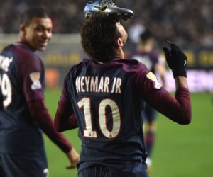 La célébration de Neymar avec sa chaussure Nike sur la tête : coup de folie, hommage ou coup de pub ?