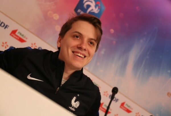 Fabien Devide La FFF se lance dans l'eSport avec son équipe de France eFoot - Sport ...