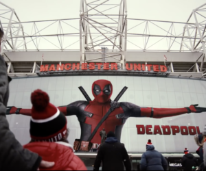 Old Trafford et Manchester United se mettent aux couleurs de Deadpool 2