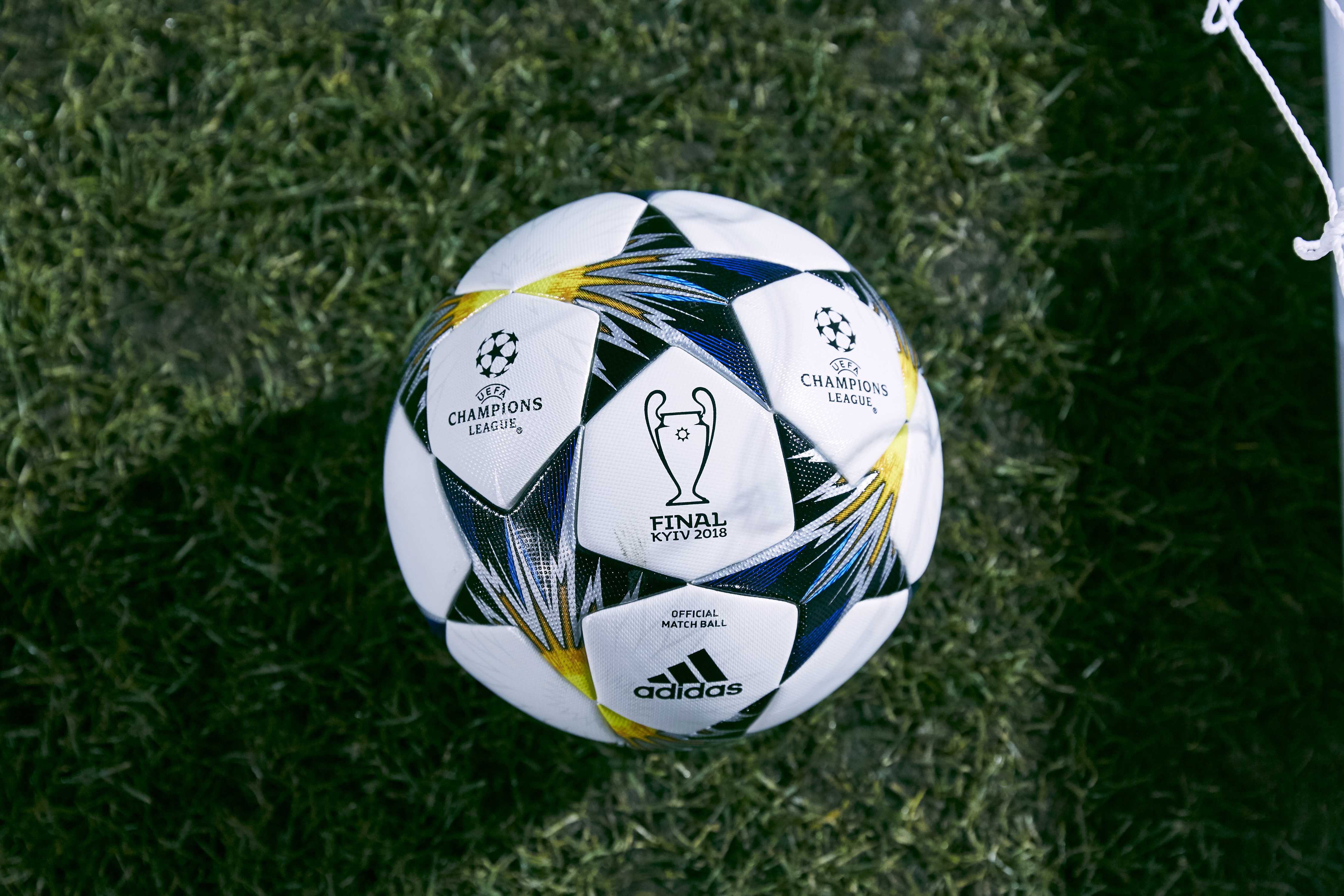 adidas reste le ballon officiel de l'UEFA Champions League jusqu'en 2021  