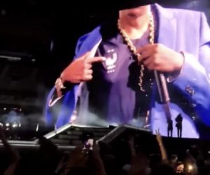 Quand JAY-Z et Beyoncé dévoilent le maillot Nike 2 étoiles des Bleus pendant leur concert au Stade de France