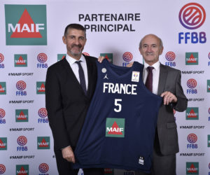Une intégration peu élégante du logo MAIF sur les nouveaux maillots des Equipes de France de Basket