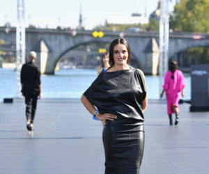 Marie Bochet, nouveau visage de L’Oréal Paris, défile à la Fashion Week de Paris