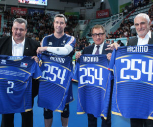 Volley – Errea célèbre la carrière d’Hubert Henno avec un maillot collector