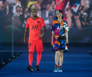 Le nouveau maillot extérieur Jordan du Paris Saint-Germain 2019-2020 révélé en grandes pompes à Shenzhen (Chine)