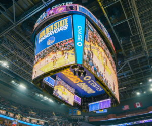 Samsung installe le plus grand scoreboard de la NBA dans la nouvelle salle des Golden State Warriors, le Chase Center