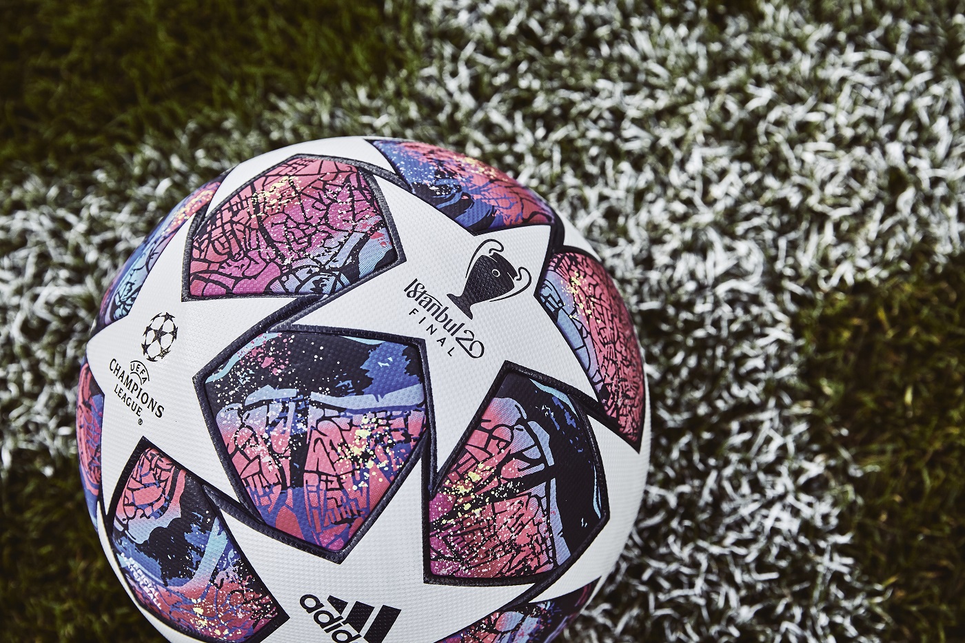 adidas dévoile le nouveau ballon de l'UEFA Champions League jusqu