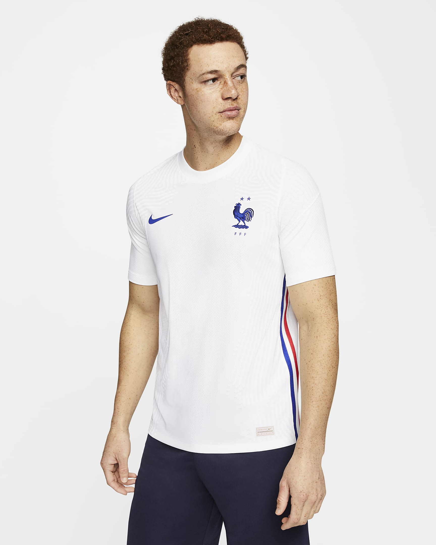Nike dévoile les nouveaux maillots de l'Equipe de France ...