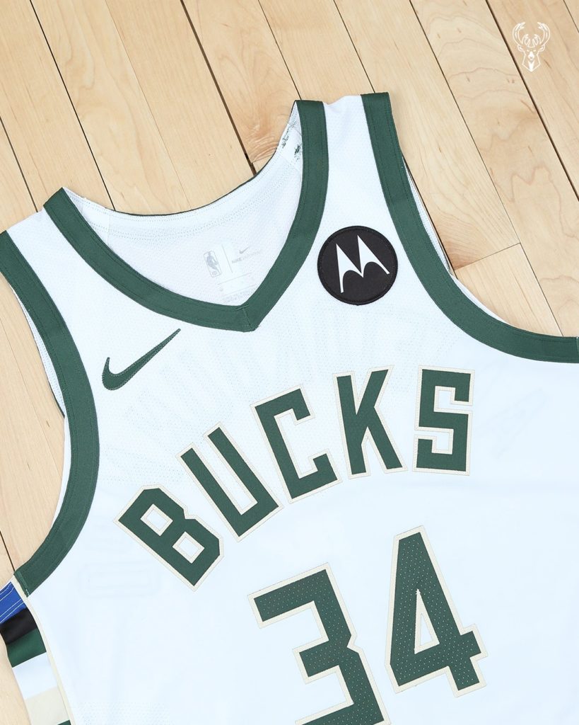 NBA Motorola nouveau sponsor maillot des Milwaukee Bucks