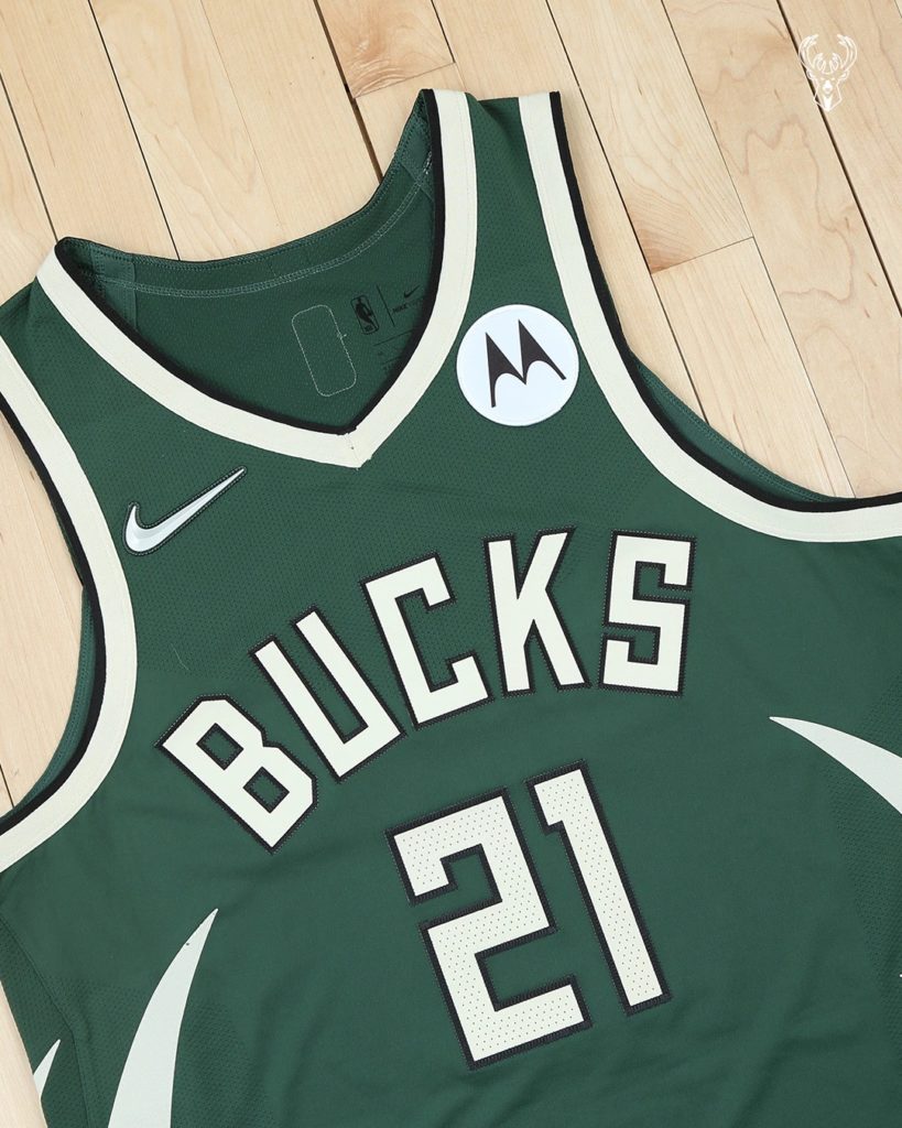 NBA Motorola nouveau sponsor maillot des Milwaukee Bucks