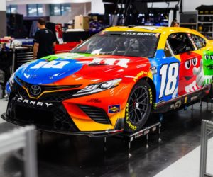 M&M’s célèbre la fin de son sponsoring dans la NASCAR avec un dispositif « Fan Engagement » autour de la Toyota N°18 de Kyle Busch
