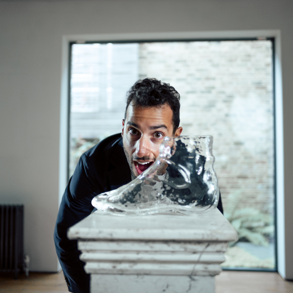 Les vins St Hugo lancent une carafe à décanter "Daniel Ricciardo" en