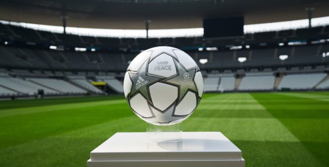 Un message de paix sur le ballon adidas de la finale de l’UEFA Champions League 2022 disputée au Stade de France